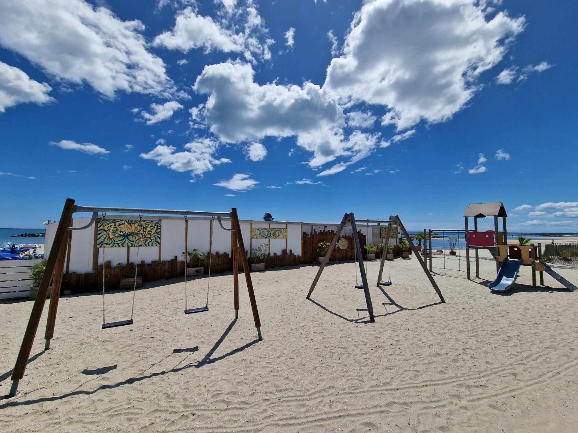 Appartement 1Ere Ligne Piscine Terrasse Au Bord De La Plage Front De Mer Avec 6 Velos Palavas-les-Flots Eksteriør billede